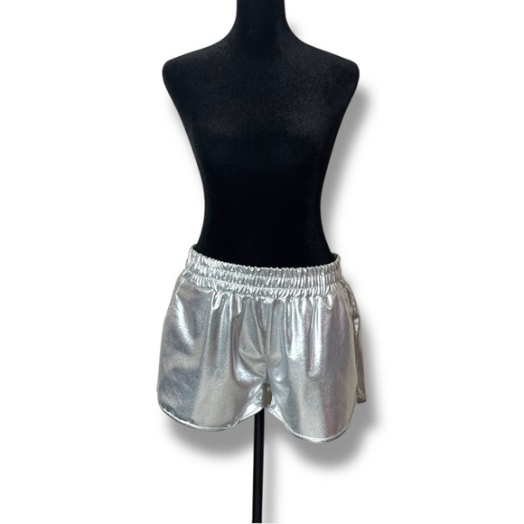 Pumpkino Shiny Silver Retro Inspired Elastic Waist Front Pockets Shorty Shorts - Picture 11 of 16
